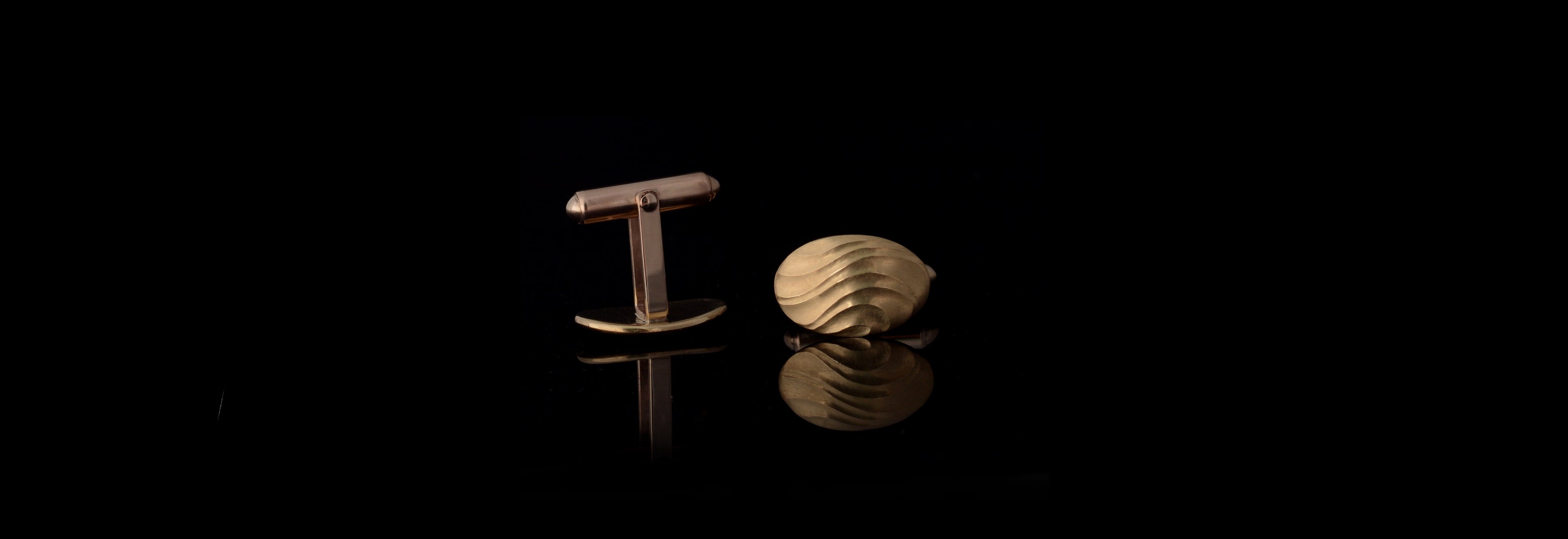 Aeolian yellow gold cufflinks