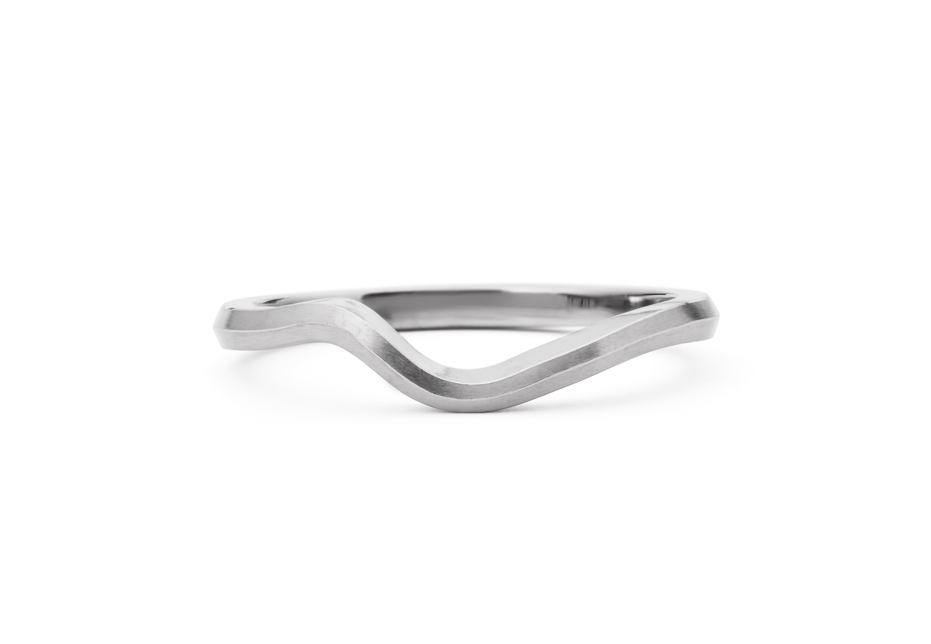 Soft curve fitted Wave wedding band