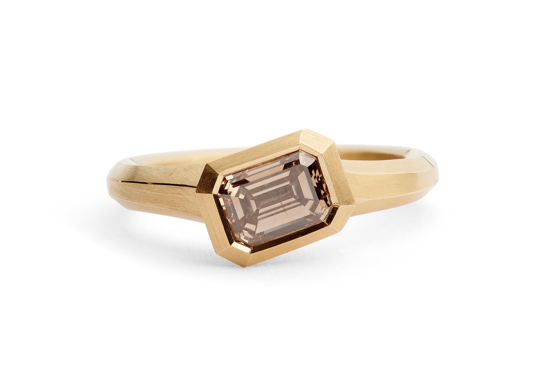 Arris-ring-rose-gold-emerald-cut-cognac-diamond-2