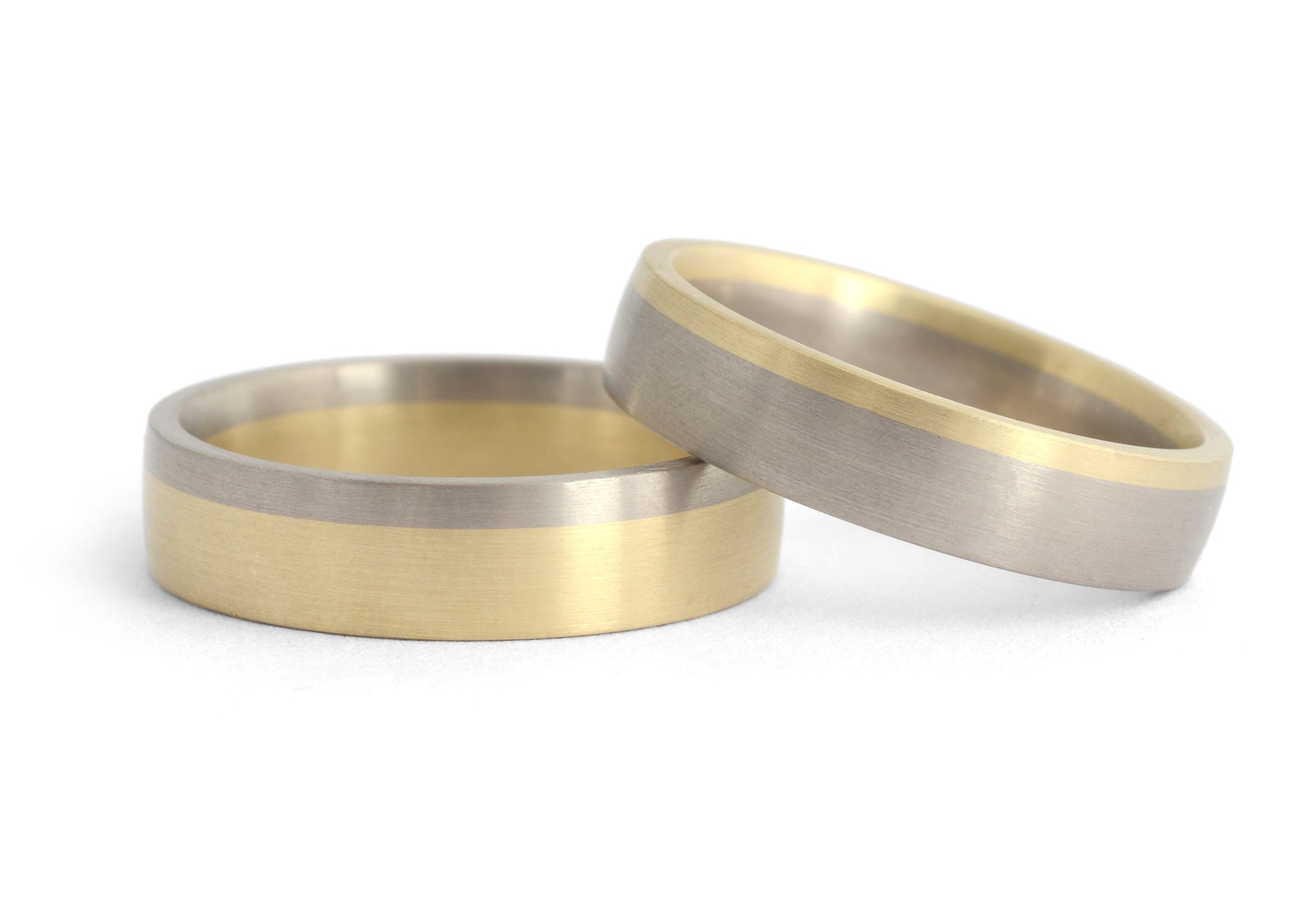 Bi-metal men's wedding bands